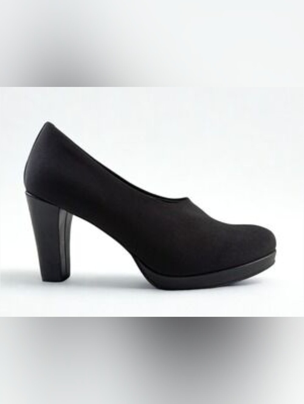 Eileen Fisher Black Round-Toe Heel Pumps